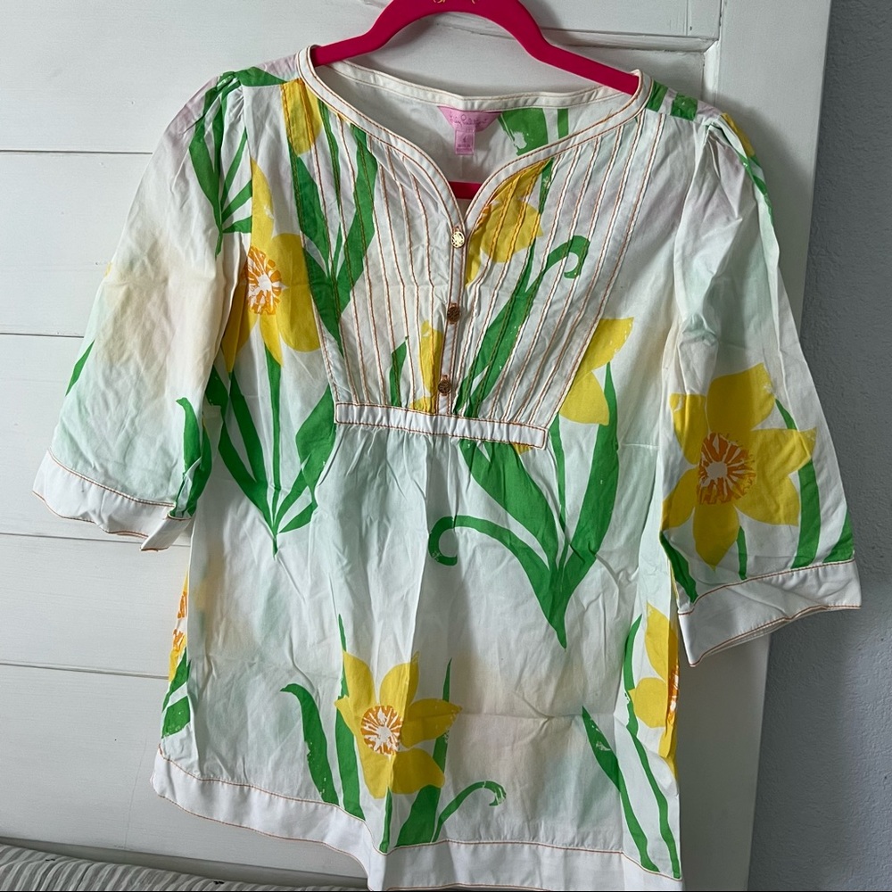 🛍 Vintage Lilly Pulitzer floral top VGUC Print is “She’s Daffy” 🌼